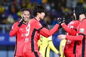 开元体育平台-包含今晨突围战来临，上海海港围绕荷甲队长鼓劲，赛场秩序良好，球队文化再被提及的词条